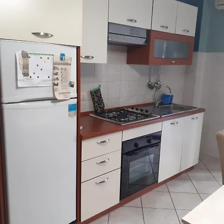 Grazioso Con Ampia Veranda Abitabile Alghero
